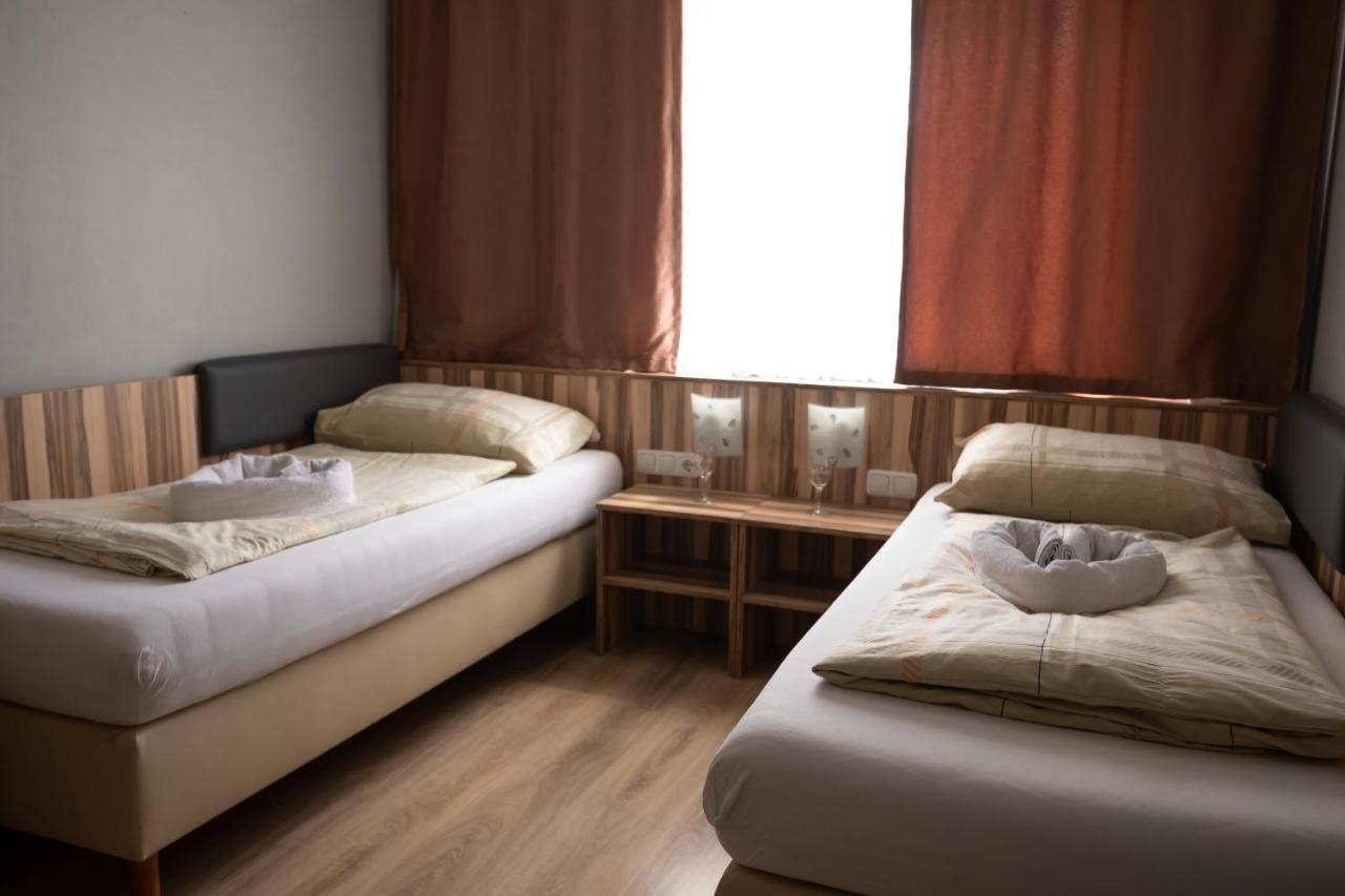 Hotel Am Limes Enns Bagian luar foto