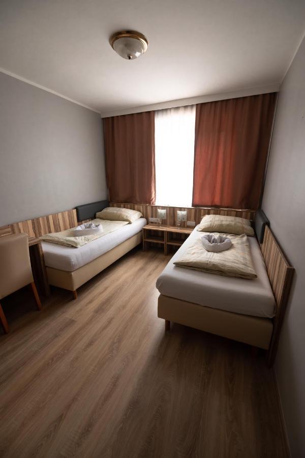 Hotel Am Limes Enns Bagian luar foto