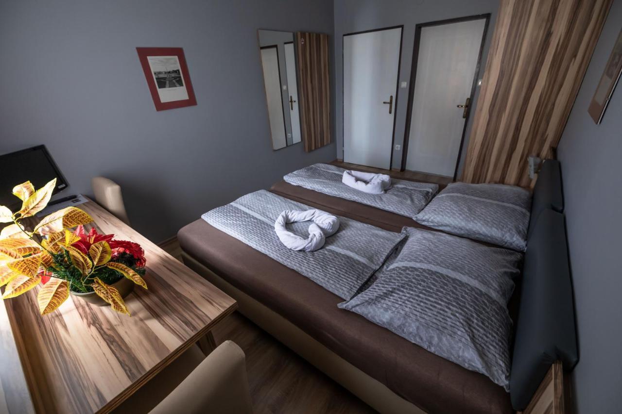 Hotel Am Limes Enns Bagian luar foto
