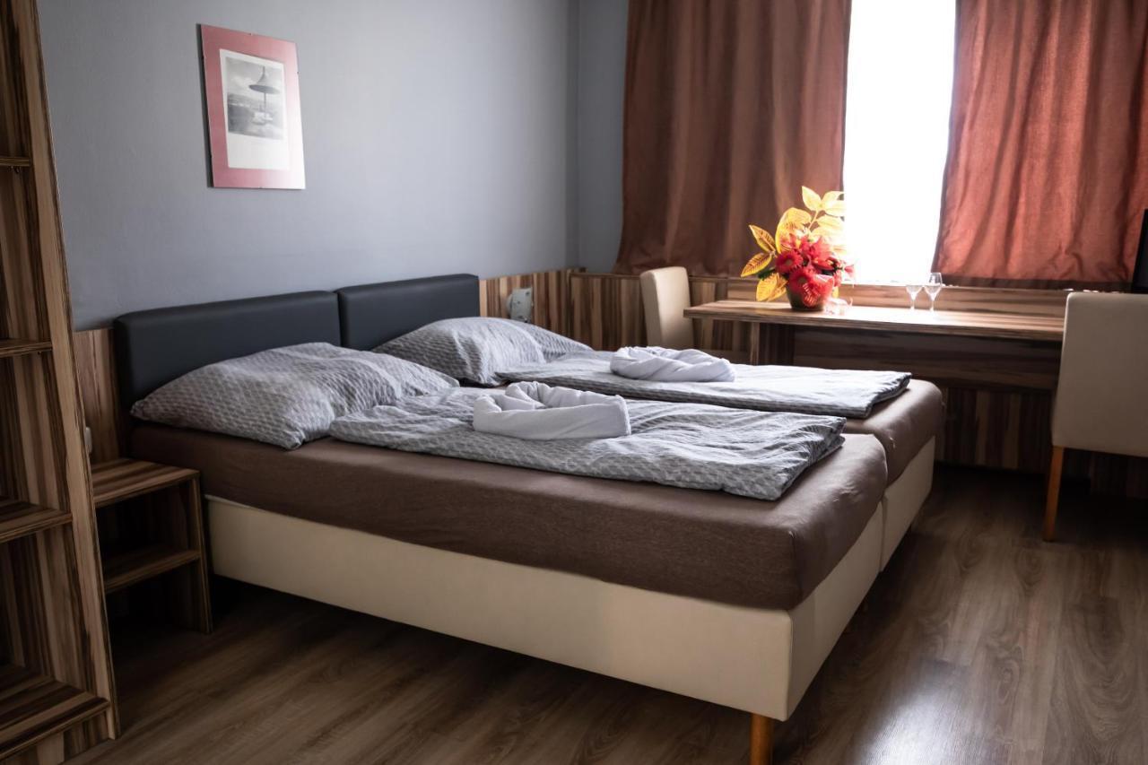 Hotel Am Limes Enns Bagian luar foto