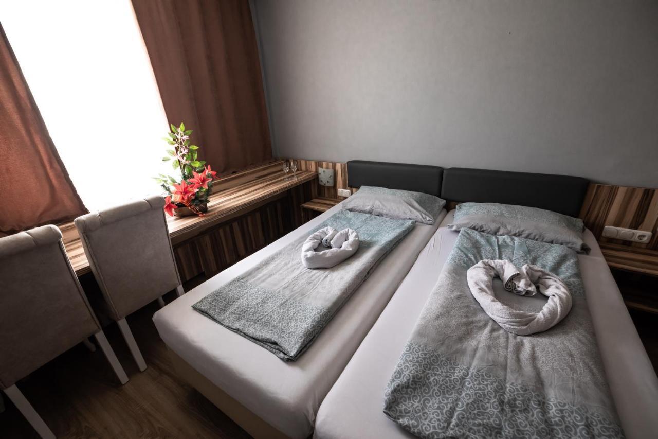 Hotel Am Limes Enns Bagian luar foto