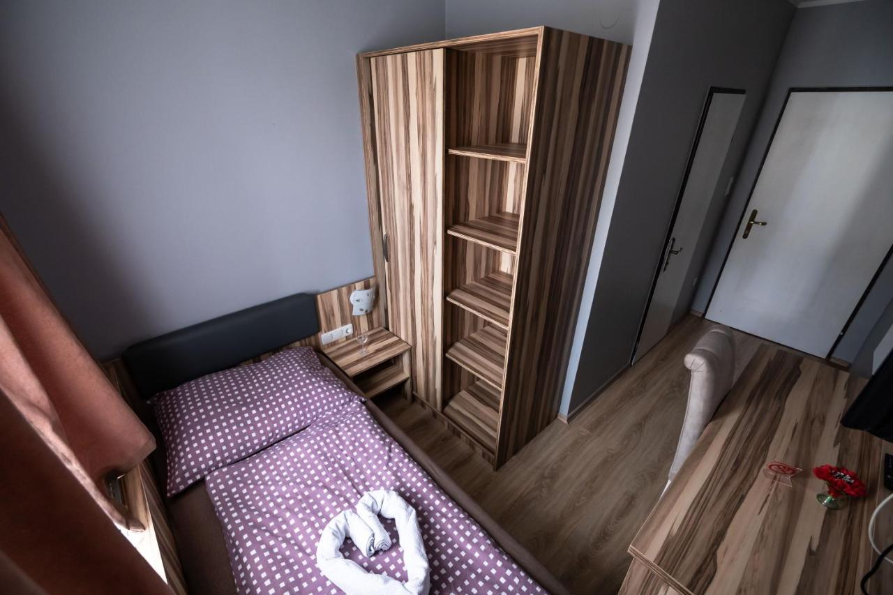 Hotel Am Limes Enns Bagian luar foto