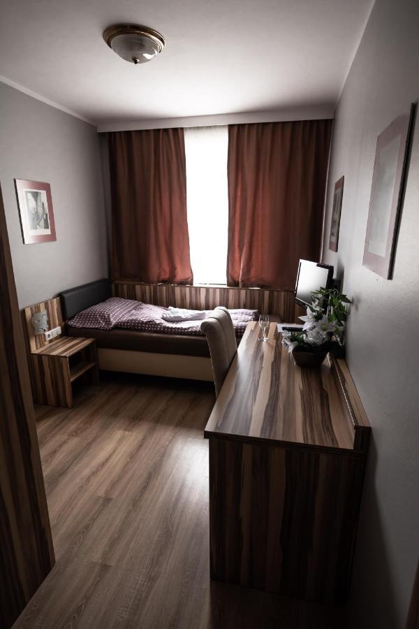 Hotel Am Limes Enns Bagian luar foto